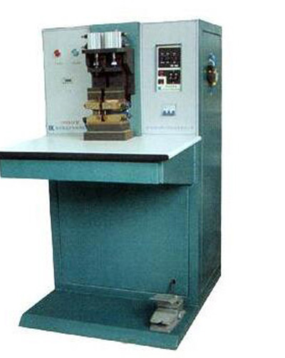 PW5815型定子接線(xiàn)片焊接機(jī) PW5815型定子接線(xiàn)片焊接機(jī)